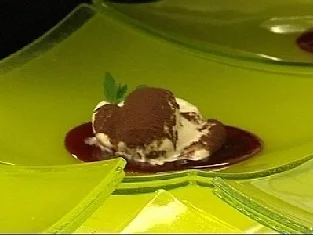 Rezept: Tiramisu mit flambierten Rumpflaumen Tiramisu mit flambierten Rumpflaumen - Rezept