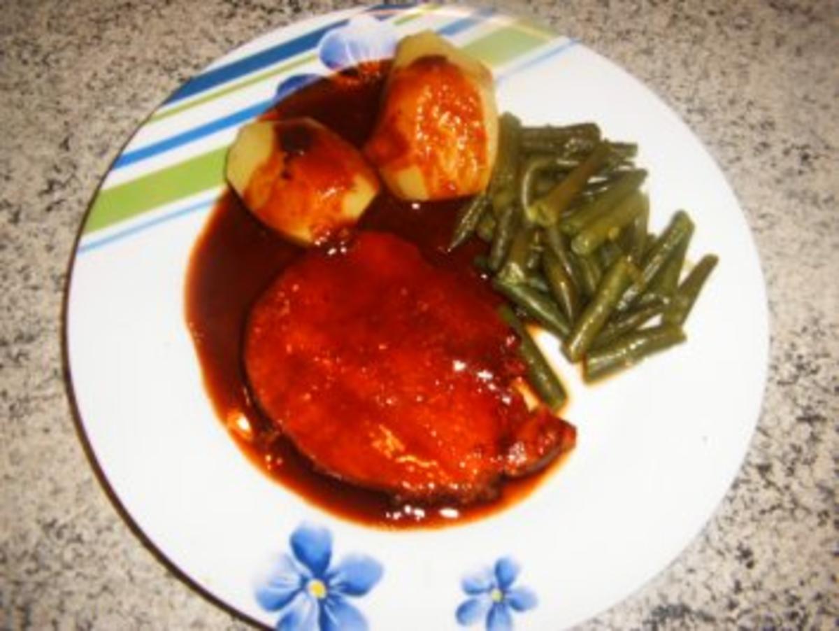 Kasslerbraten mit Kassler mit Knochen und Zwiebeln - Rezept mit Bild