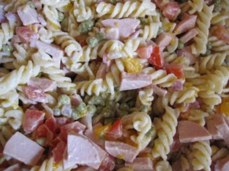 Nudelsalat mit Nudeln Barilla Fusilli und Thomy Salat-Mayonnaise ...