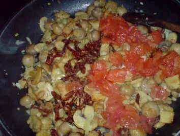 Rezept: Schweinefilet zu Champignon-Gulasch mit Zuckerschoten Bild Nr. 13 Schweinefilet zu Champignon-Gulasch mit Zuckerschoten - Rezept - Bild Nr. 13