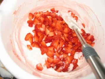 Baiser-Erdbeertorte - Rezept - Bild Nr. 5