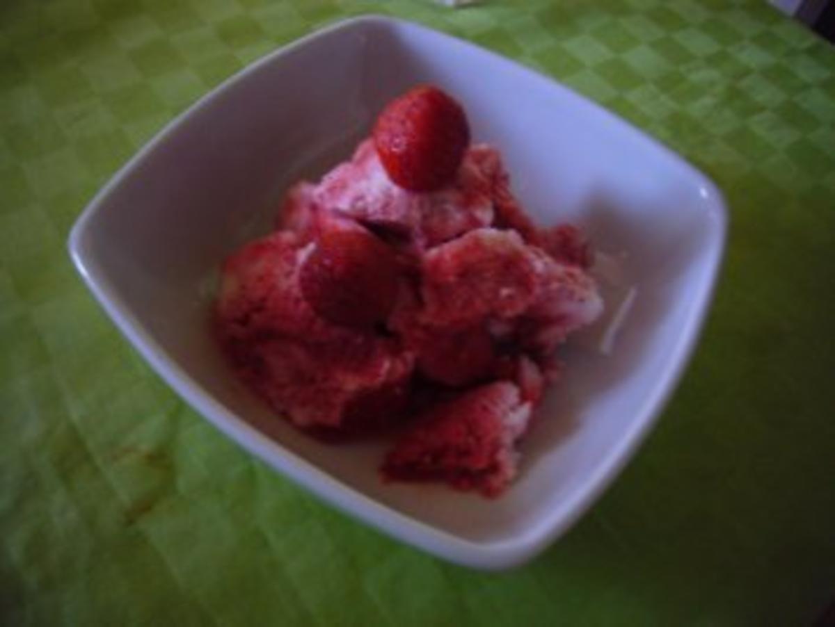 Erdbeermousse-Eis - Rezept