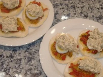 Cocafladen mit Paprika und Thunfischcreme - Rezept