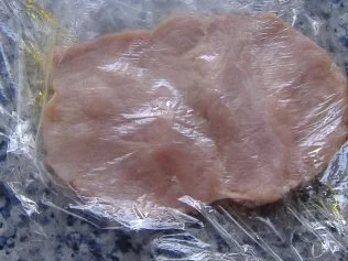 Rezept: Gefülltes Kalbsschnitzel mit Buttermilchremoulade und Blattsalat Bild Nr. 2 Gefülltes Kalbsschnitzel mit Buttermilchremoulade und Blattsalat - Rezept - Bild Nr. 2