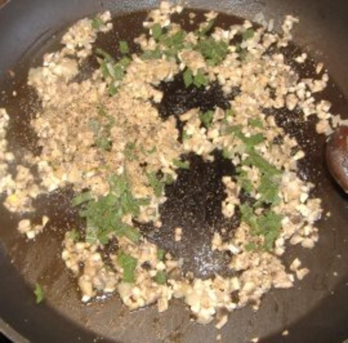 Gefülltes Kalbsschnitzel mit Buttermilchremoulade und Blattsalat - Rezept - Bild Nr. 3