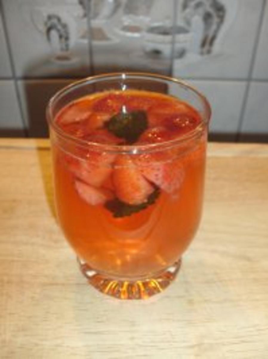 Erdbeer-Campari-Bowle - Rezept