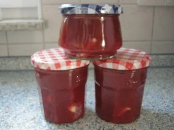 Erdbeermarmelade mit weißer Schokolade - Rezept