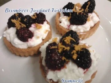 Brombeer-Joghurt-Törtchen - Rezept