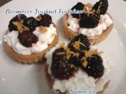 Rezept: Brombeer-Joghurt-Törtchen Brombeer-Joghurt-Törtchen - Rezept