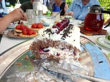 Rezept: Torten: Schwarzwälder Kirschrolle Bild Nr. 6 Torten: Schwarzwälder Kirschrolle - Rezept - Bild Nr. 6