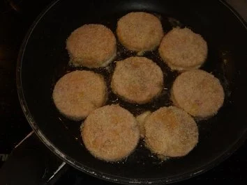 Pfannengerichte: Jagdwurst paniert mit Parmesan - Rezept - Bild Nr. 3