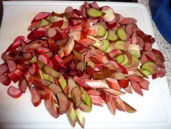 Rezept: Kuchen: Rhabarberstreuselkuchen Bild Nr. 4 Kuchen: Rhabarberstreuselkuchen - Rezept - Bild Nr. 4