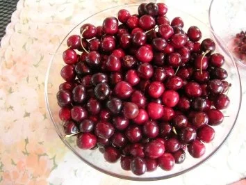 Rezept: Kirschkonfitüre mit Balsamico Essig und schwarzem Pfeffer Bild Nr. 4 Kirschkonfitüre mit Balsamico Essig und schwarzem Pfeffer - Rezept - Bild Nr. 4