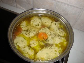 Rezept: Grießnockersuppe aus einem alten Schulkochbuch Bild Nr. 4 Grießnockersuppe aus einem alten Schulkochbuch - Rezept - Bild Nr. 4