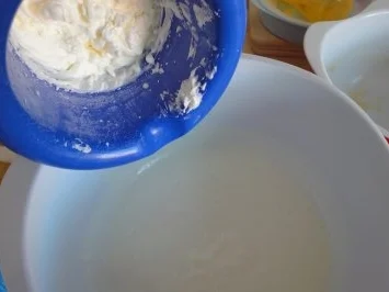 Rezept: Stracciatella-Erdbeer-Kuchen Bild Nr. 4 Stracciatella-Erdbeer-Kuchen - Rezept - Bild Nr. 4