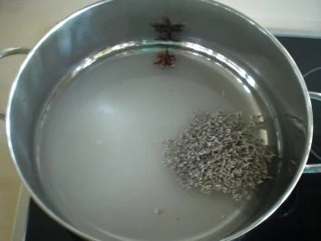 Rezept: Lavendelkonfierte Melonen mit gebackenem Ziegenkäse Bild Nr. 4 Lavendelkonfierte Melonen mit gebackenem Ziegenkäse - Rezept - Bild Nr. 4