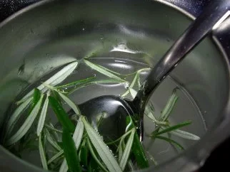 Erdbeer-Smoothie mit Rosmarin-Joghurt - Rezept - Bild Nr. 2