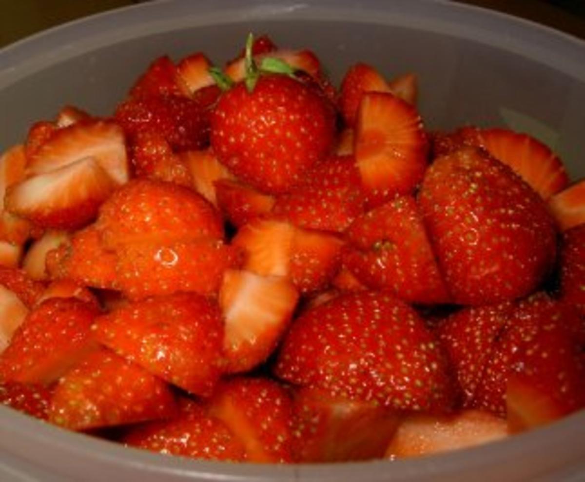 Erdbeer-Smoothie mit Rosmarin-Joghurt - Rezept - Bild Nr. 3