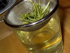 Erdbeer-Smoothie mit Rosmarin-Joghurt - Rezept - Bild Nr. 4