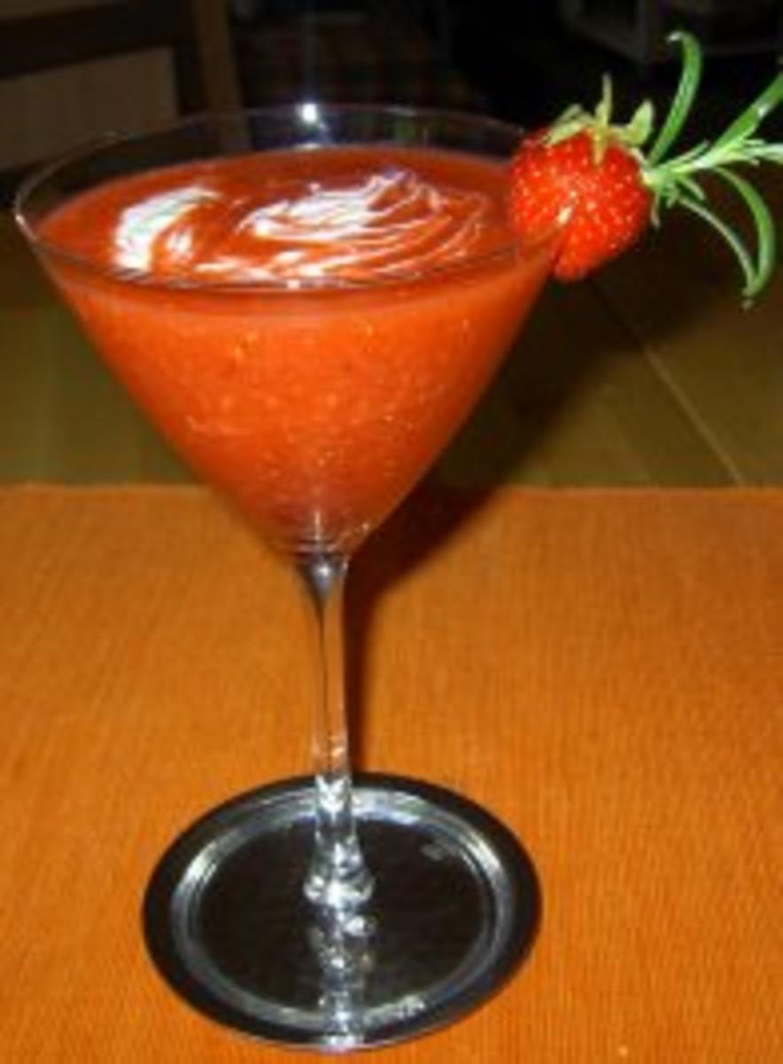 Bilder für Erdbeer-Smoothie mit Rosmarin-Joghurt - Rezept