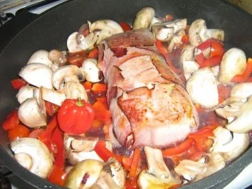 Rezept: Filetbraten im Speckmantel mit Champignon-Paprika-Gemüse Bild Nr. 5 Filetbraten im Speckmantel mit Champignon-Paprika-Gemüse - Rezept - Bild Nr. 5