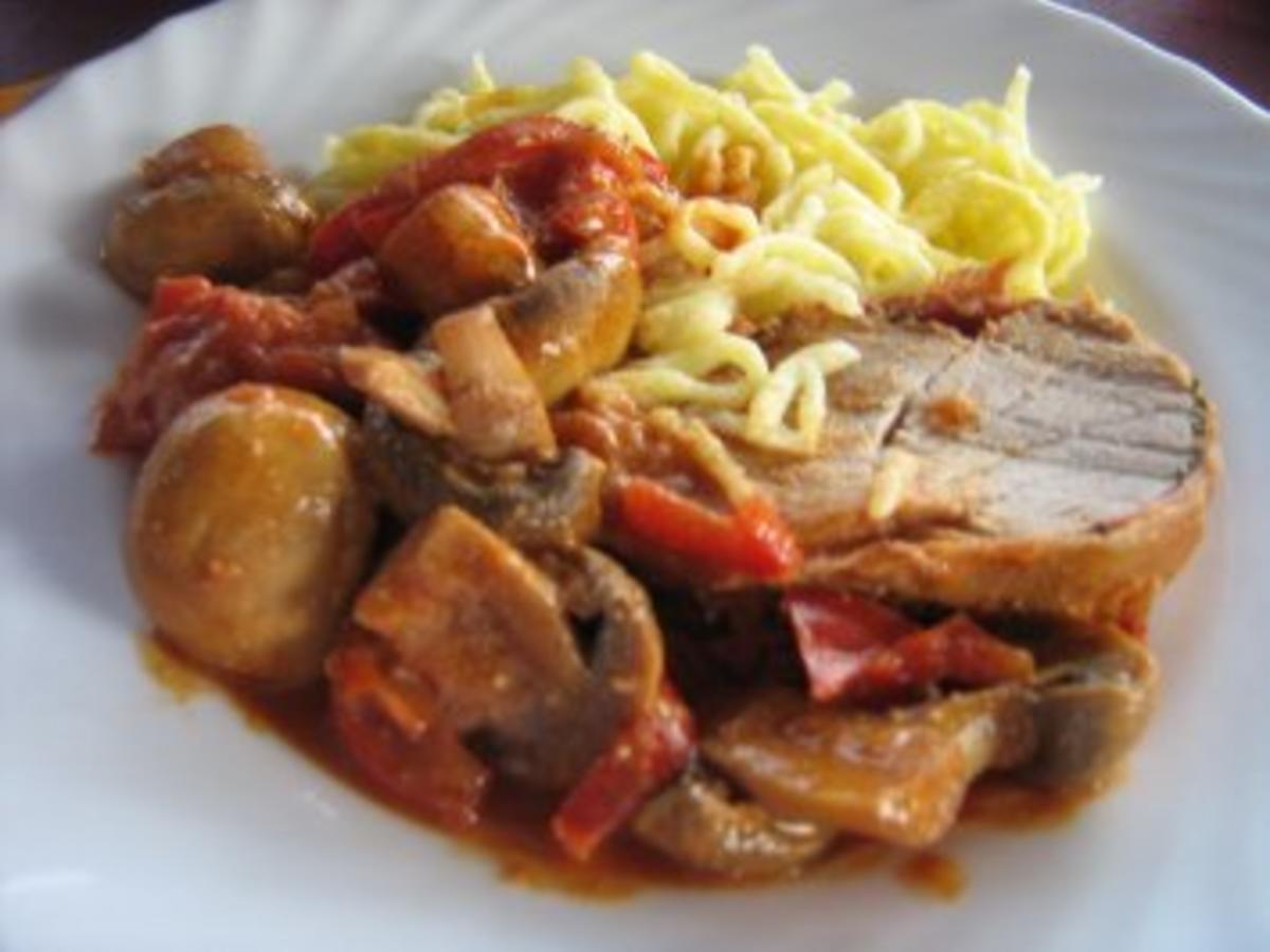 Filetbraten im Speckmantel mit Champignon-Paprika-Gemüse - Rezept ...