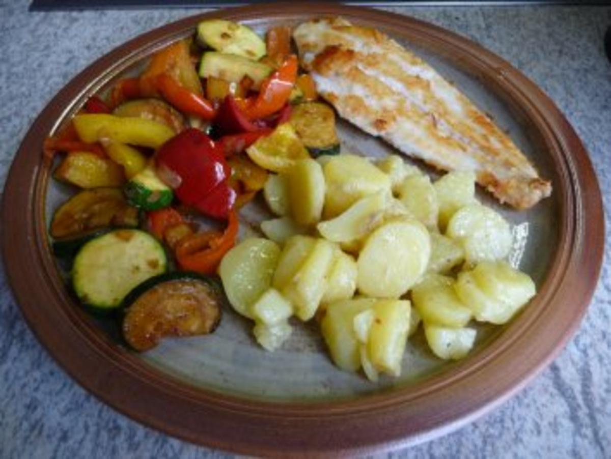 Gemüsebeilage - Sommergemüse mit Kartoffelsalat und Alaska-Seelachs - Rezept