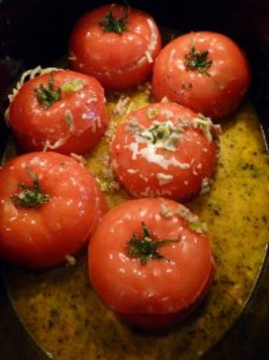 Gefüllte Tomaten mit Hack und Lauch - Rezept