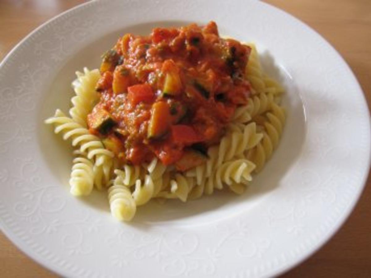 Nudelsauce Tomatensauce mit frischem Gemüse - Rezept mit Bild - kochbar.de