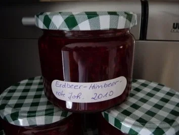 Rezept: Marmelade: Erdbeer-Himbbeere-rote Johannisbeere Bild Nr. 2 Marmelade: Erdbeer-Himbbeere-rote Johannisbeere - Rezept - Bild Nr. 2