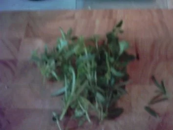 Wurstgulasch mit Thymian-Nudeln - Rezept