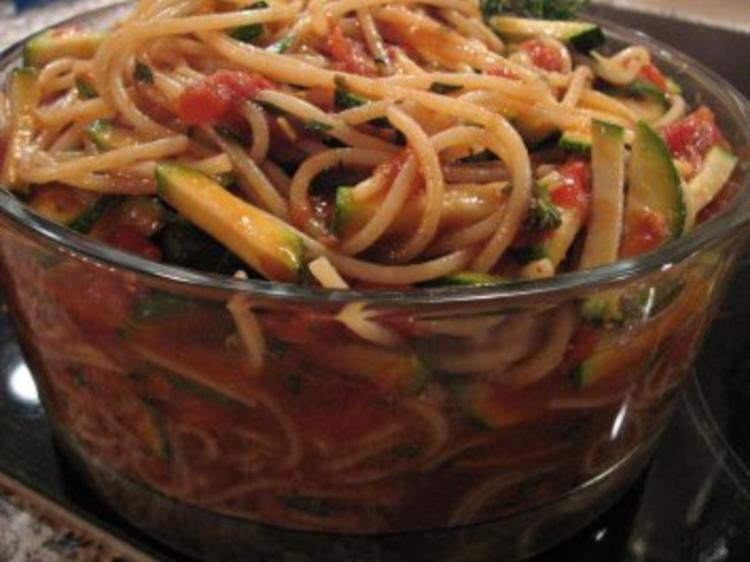 Spaghettisalat ideal auch zum Grillen! - Rezept mit Bild - kochbar.de