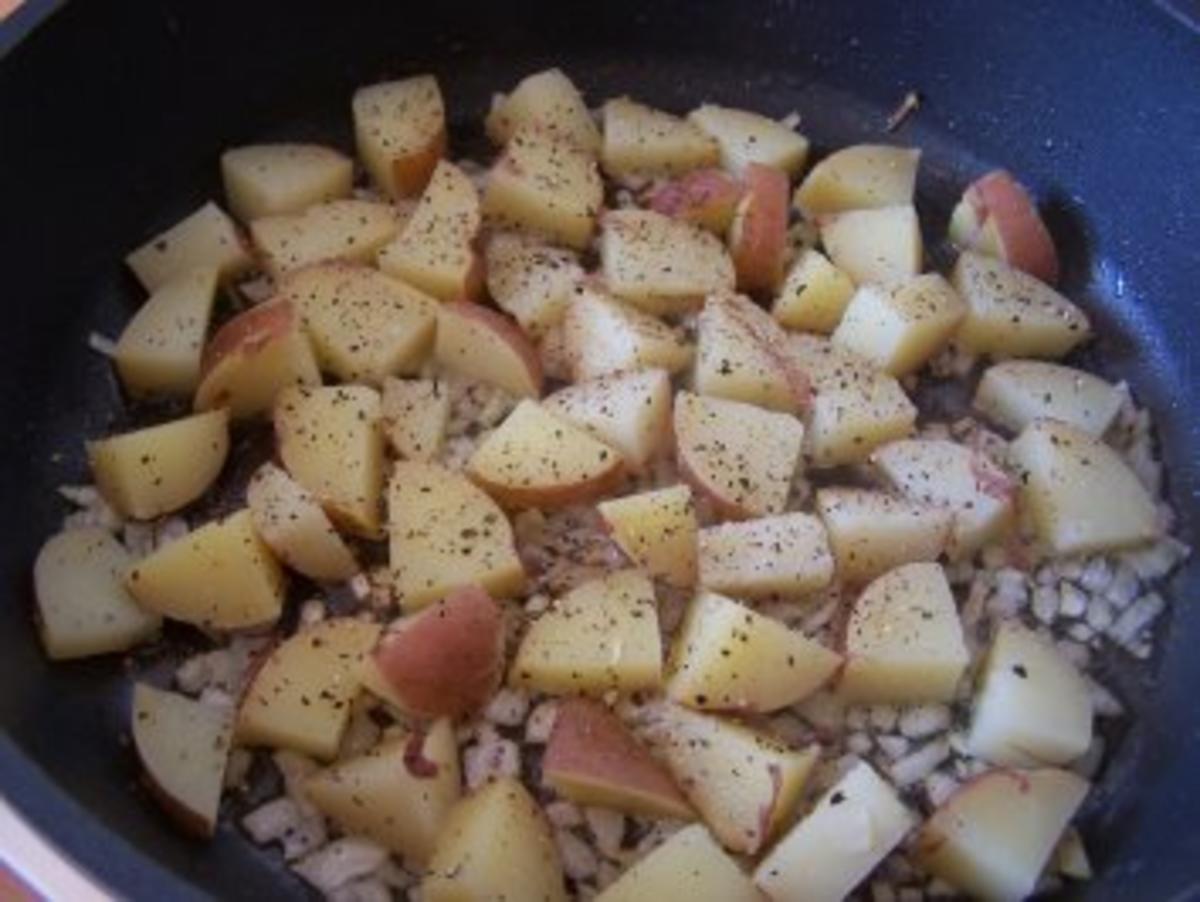 Gratinierte Zucchini-Kartoffelpfanne mit frittiertem Salbei - Rezept - Bild Nr. 3