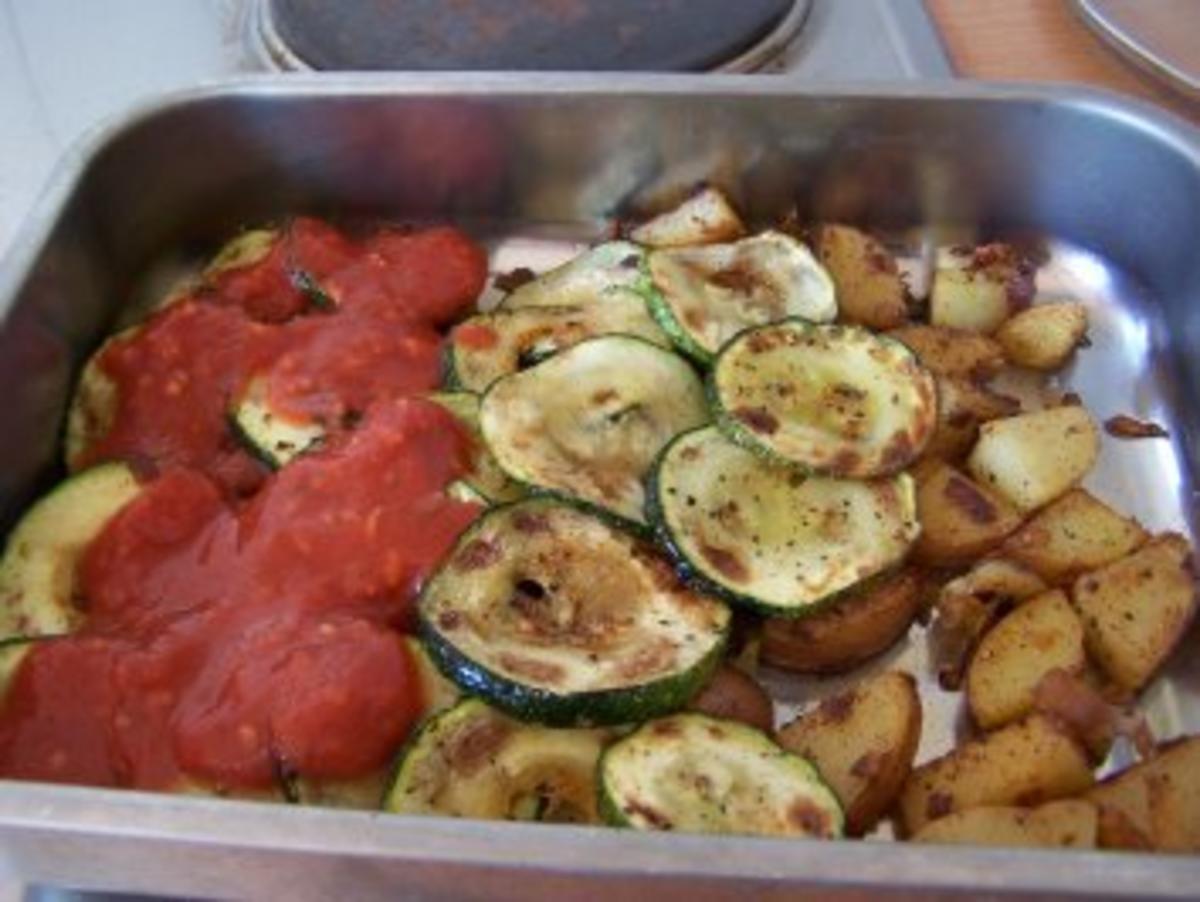 Gratinierte Zucchini-Kartoffelpfanne mit frittiertem Salbei - Rezept - Bild Nr. 7