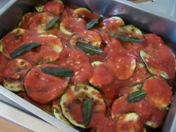 Gratinierte Zucchini-Kartoffelpfanne mit frittiertem Salbei - Rezept - Bild Nr. 8