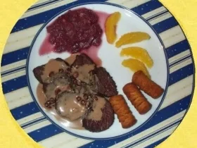 Kängurufilet in Preiselbeer-Rotweinsosse - Rezept