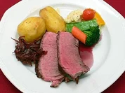 Ochsenkotelett mit Zwiebelkompott und Rotweinbutter, dazu Lorbeerkartoffeln - Rezept