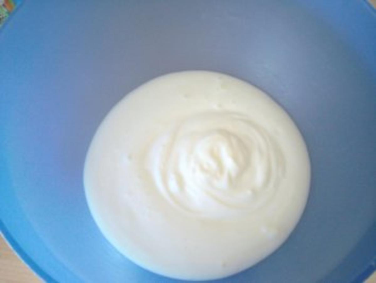 Joghurt-Thymian-Pannacotta mit Himbeeren an Kräuterhonig - Rezept - Bild Nr. 3