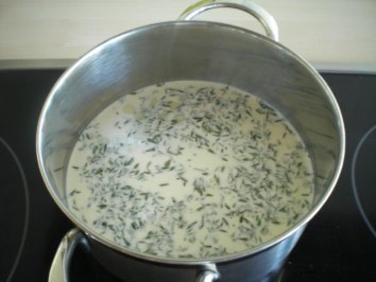 Joghurt-Thymian-Pannacotta mit Himbeeren an Kräuterhonig - Rezept - Bild Nr. 4