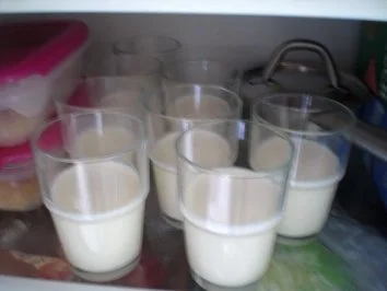 Joghurt-Thymian-Pannacotta mit Himbeeren an Kräuterhonig - Rezept - Bild Nr. 5