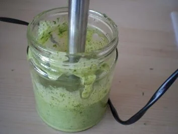 Joghurt-Thymian-Pannacotta mit Himbeeren an Kräuterhonig - Rezept - Bild Nr. 6