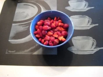 Rezept: Quark mit Sahne und Erdbeeren Bild Nr. 3 Quark mit Sahne und Erdbeeren - Rezept - Bild Nr. 3