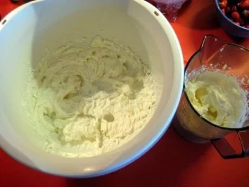 Rezept: Quark mit Sahne und Erdbeeren Bild Nr. 4 Quark mit Sahne und Erdbeeren - Rezept - Bild Nr. 4