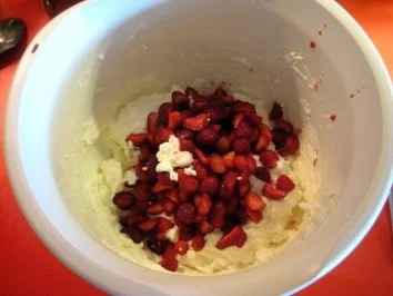 Rezept: Quark mit Sahne und Erdbeeren Bild Nr. 6 Quark mit Sahne und Erdbeeren - Rezept - Bild Nr. 6