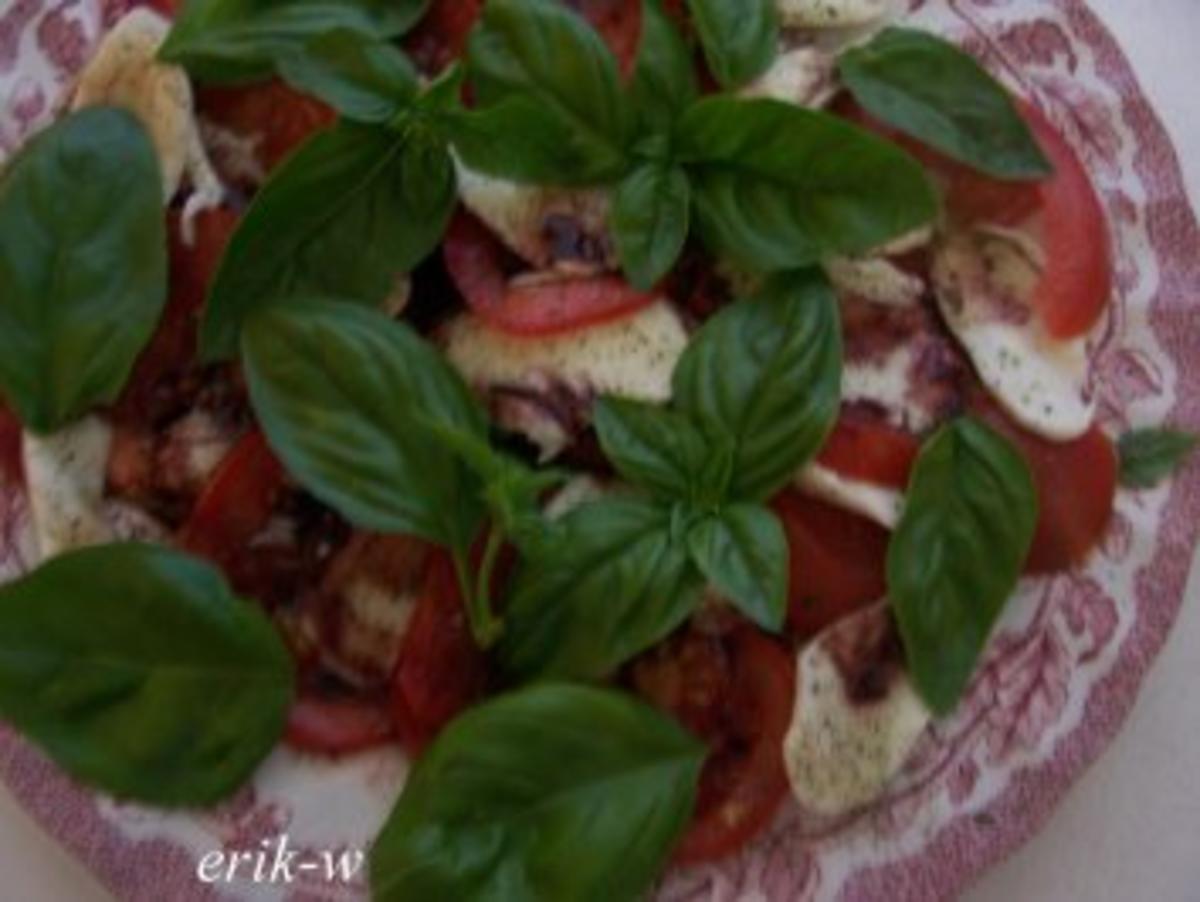 Tomaten-Mozzarellaplatte mit fruchtigem Balsamico - Rezept - Bild Nr. 3
