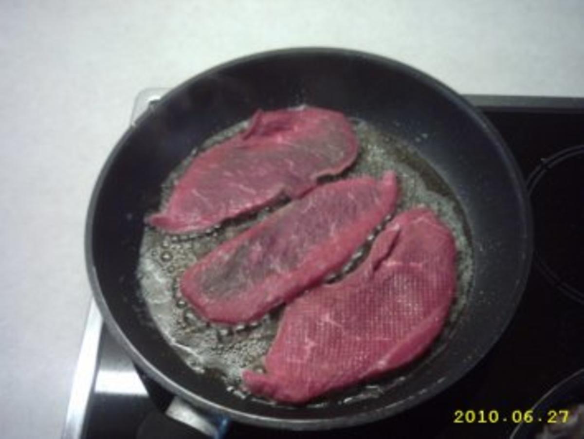 Rinderminutensteaks mit Zwiebelhaube - Rezept - kochbar.de