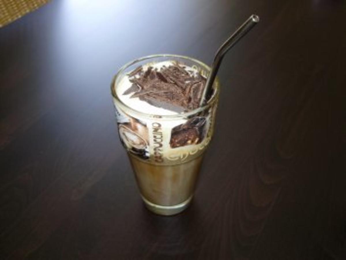 Bilder für Eiskaffee mit Vanilleeis und kalter Kaffee Rezept