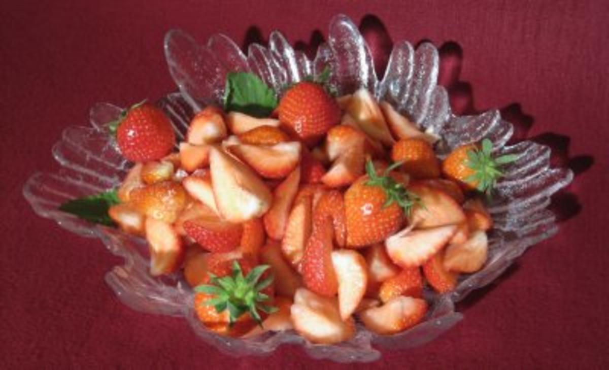 Omas klassischer Vanillepudding mit Erdbeeren - Rezept - Bild Nr. 2