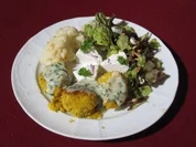 Rezept: Hirsebratlinge mit Krรคutersoรe, Blumenkohl und Salat Hirsebratlinge mit Krรคutersoรe, Blumenkohl und Salat - Rezept