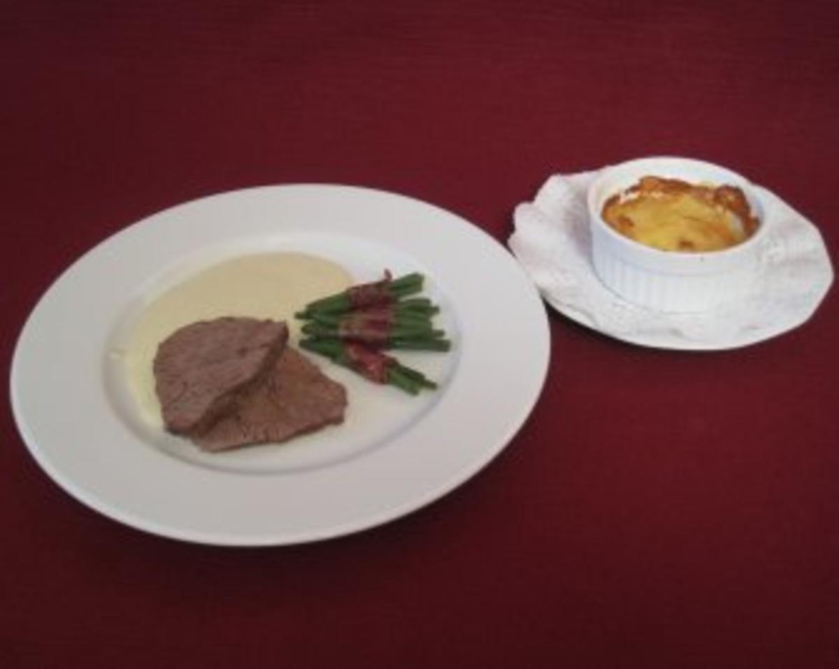 Filet vom Ochsen mit milder Gorgonzola-Soße, Kartoffelgratin und Bohnenbündel - Rezept